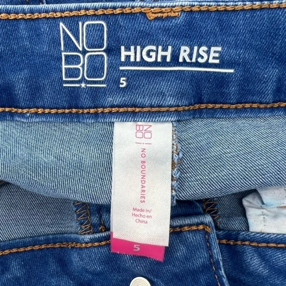 No Boundaries High Rise Cuffed Hem Distressed Jean Shorts Size 5 Women’s